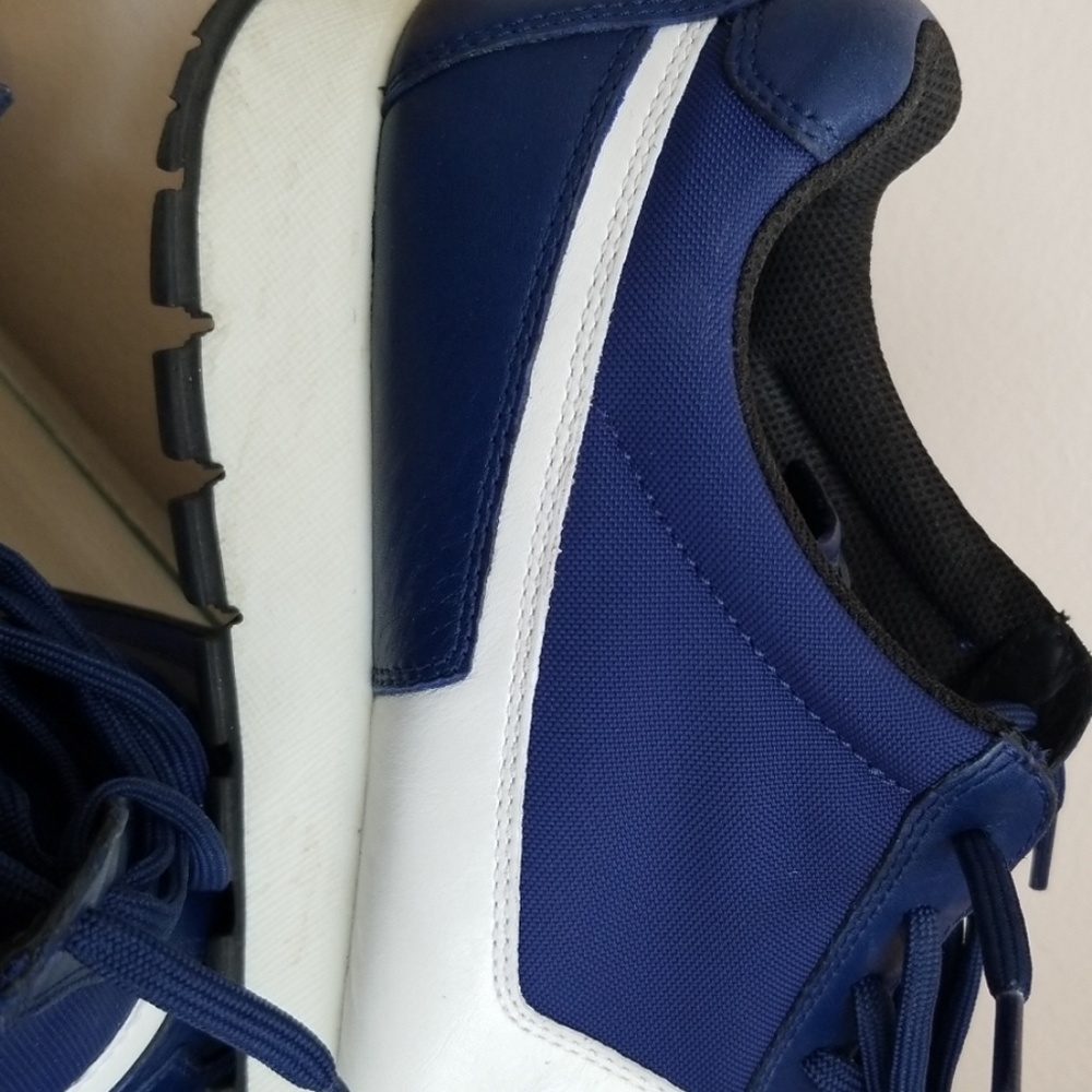 AUTHENIC Prada Sneakers - with carry case - Picture 5 of 5